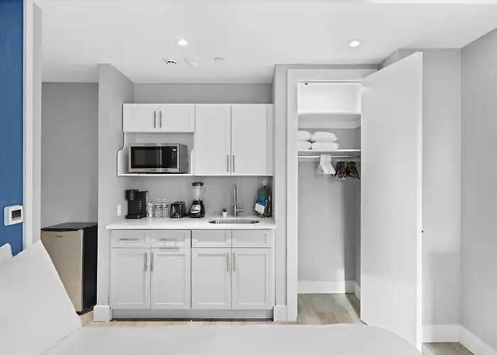 Global Luxury Suites At The Arches